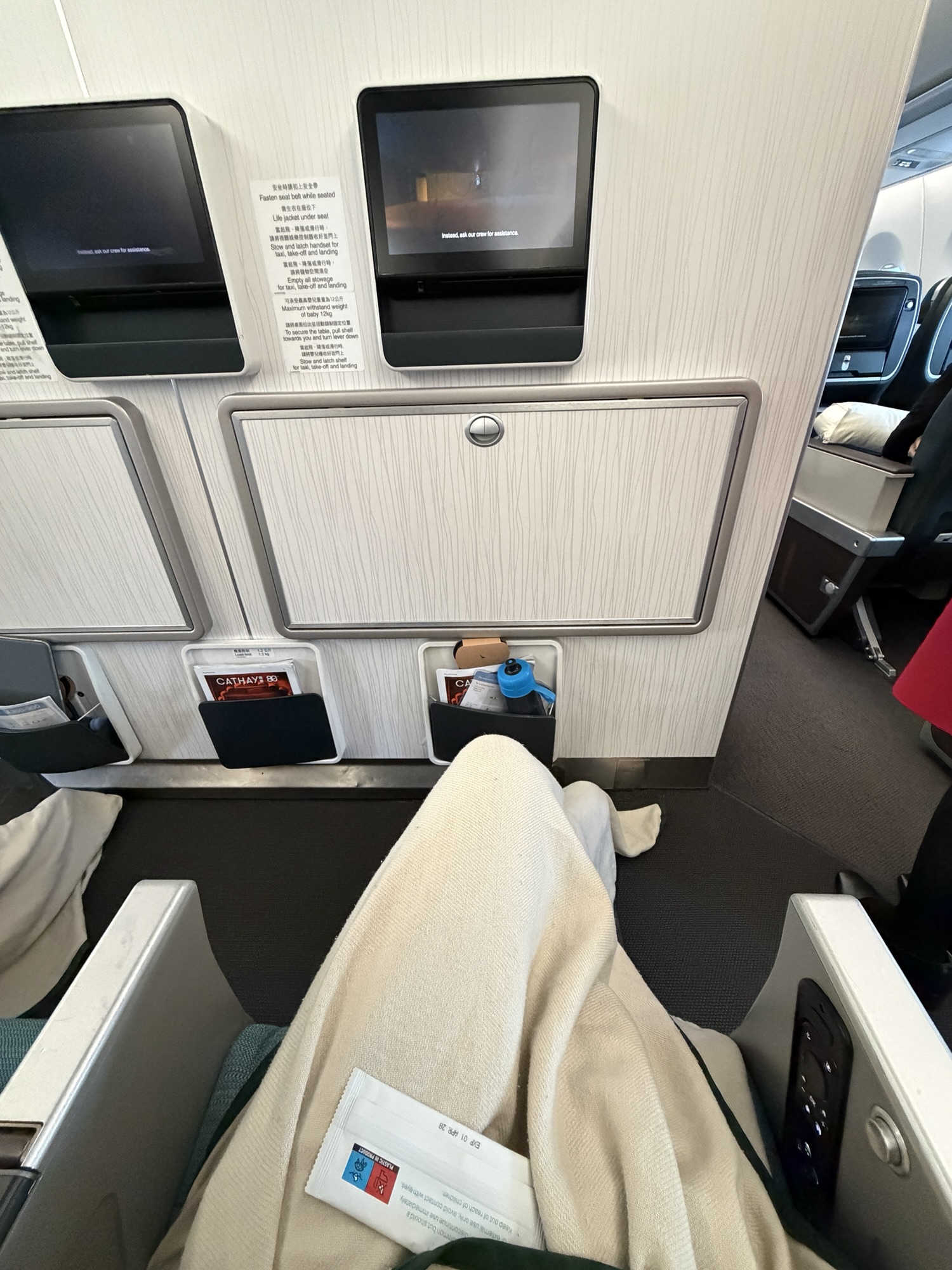 Flight Review: CX710 – SIN – HKG – hotelsandairlines